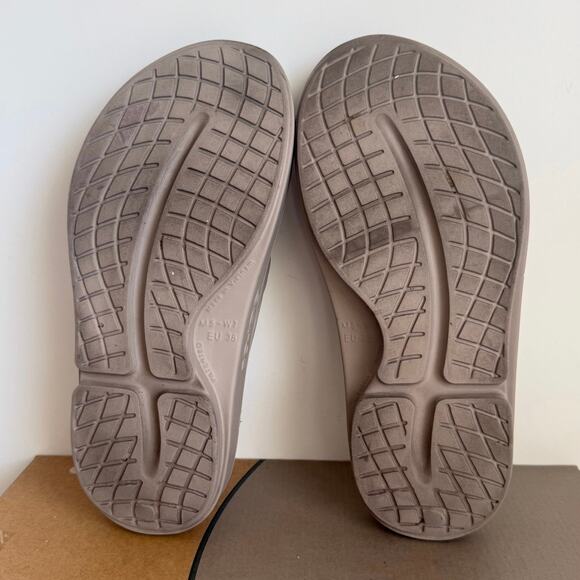 OOFOS OOlala Tan Recovery Slides - SZ Men 5- Women 7 - Picture 9 of 10